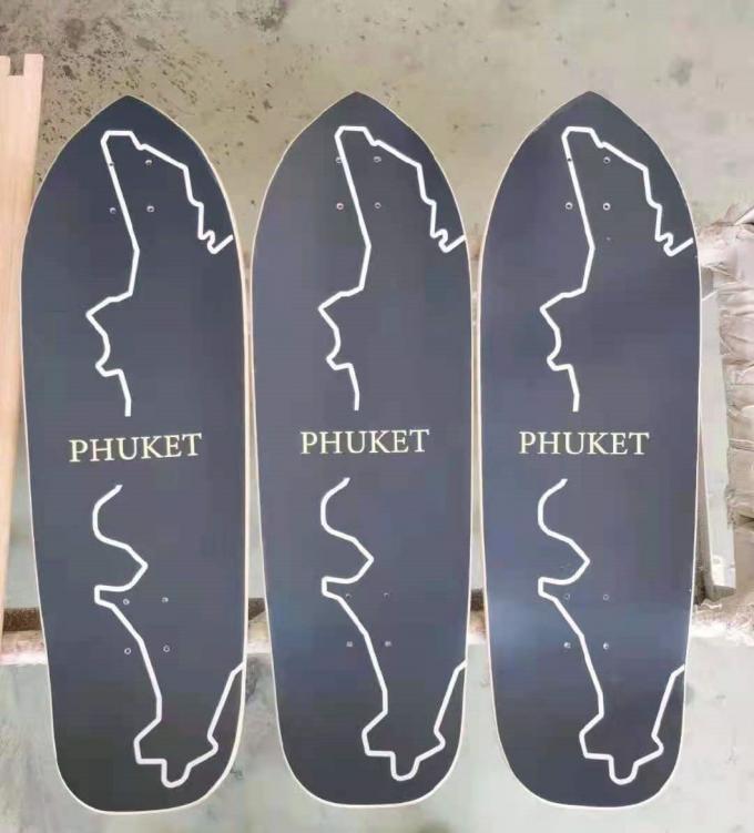 Puente de patinaje de surf de fibra de vidrio mezclado de arce personalizable 780 * 245MM 1