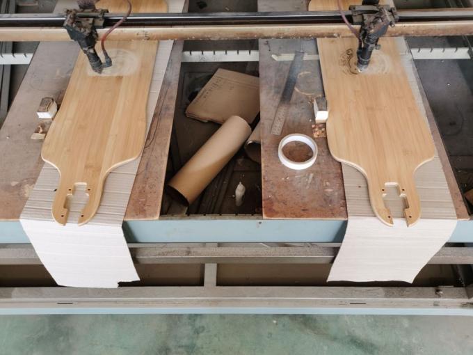 2024 Fábrica de venta al por mayor doble patada 7 Ply Skateboard de madera de arce 8,5 pulgadas 5