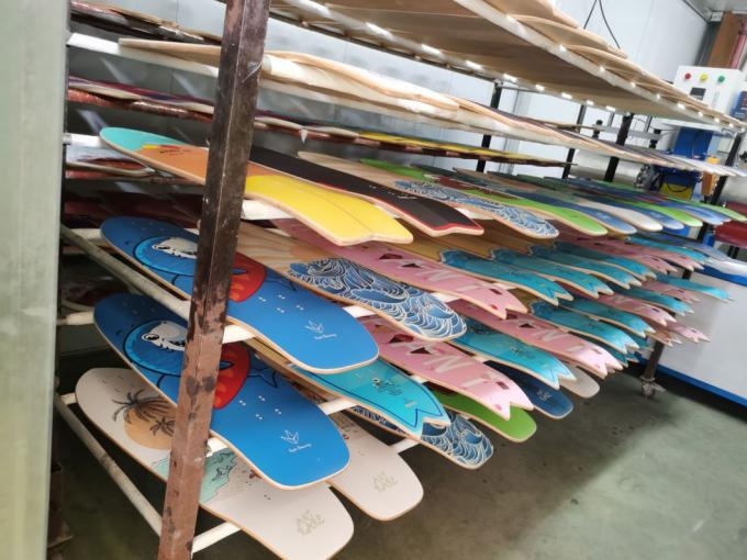 Barata forma personalizada cubierta de patineta en blanco Canadá Maple profesional 5