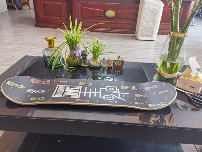 Venta caliente de alta calidad Popular 7 capas de arce Doble Kick Cóncavo Patineta profesional 4